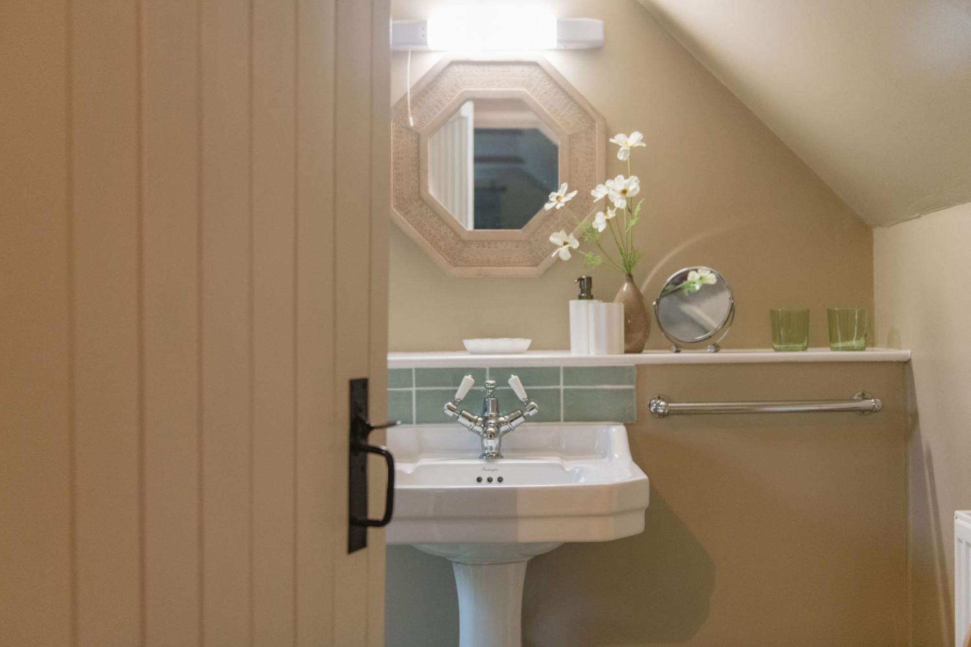 Crow Cottage By Bloom Stays Faversham Bagian luar foto